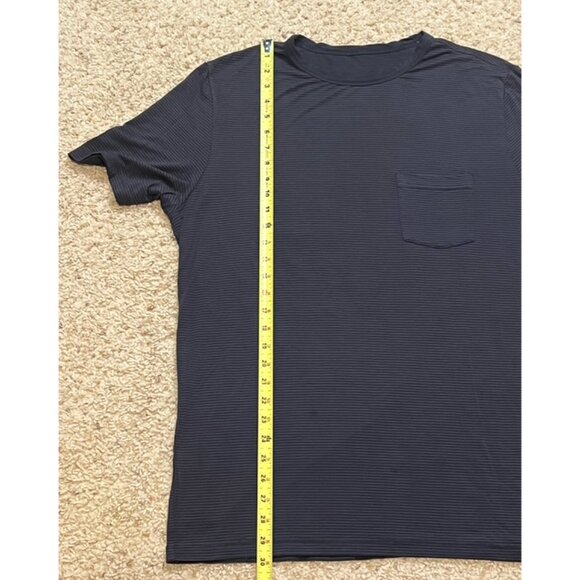 Vuori Men's Black Linear Tech Tee Performance Shirt Size Large L EUC - Picture 6 of 7